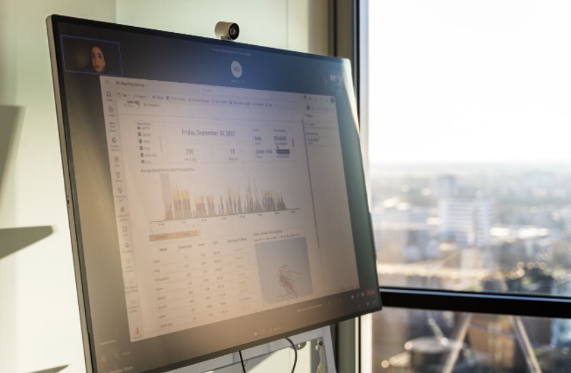 Sailing performance dashboard on a large screen in a meeting room